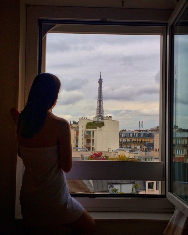 Chambres élégantes avec vue sur la Tour Eiffel au cœur de Paris